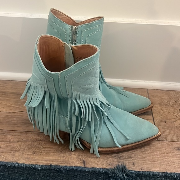 Free people turquoise suede, low booty with fringe size 8, like new - Picture 2 of 4